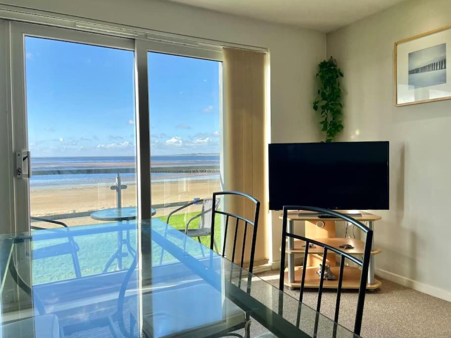 Beachfront Bliss With Spectacular Views Лланеллі Екстер'єр фото